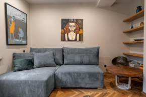 Artistic Deluxe Apartment